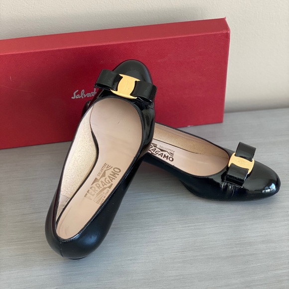(SOLD) Salvatore Ferragamo Vara Bow Patent Leather Pumps - Picture 5 of 9